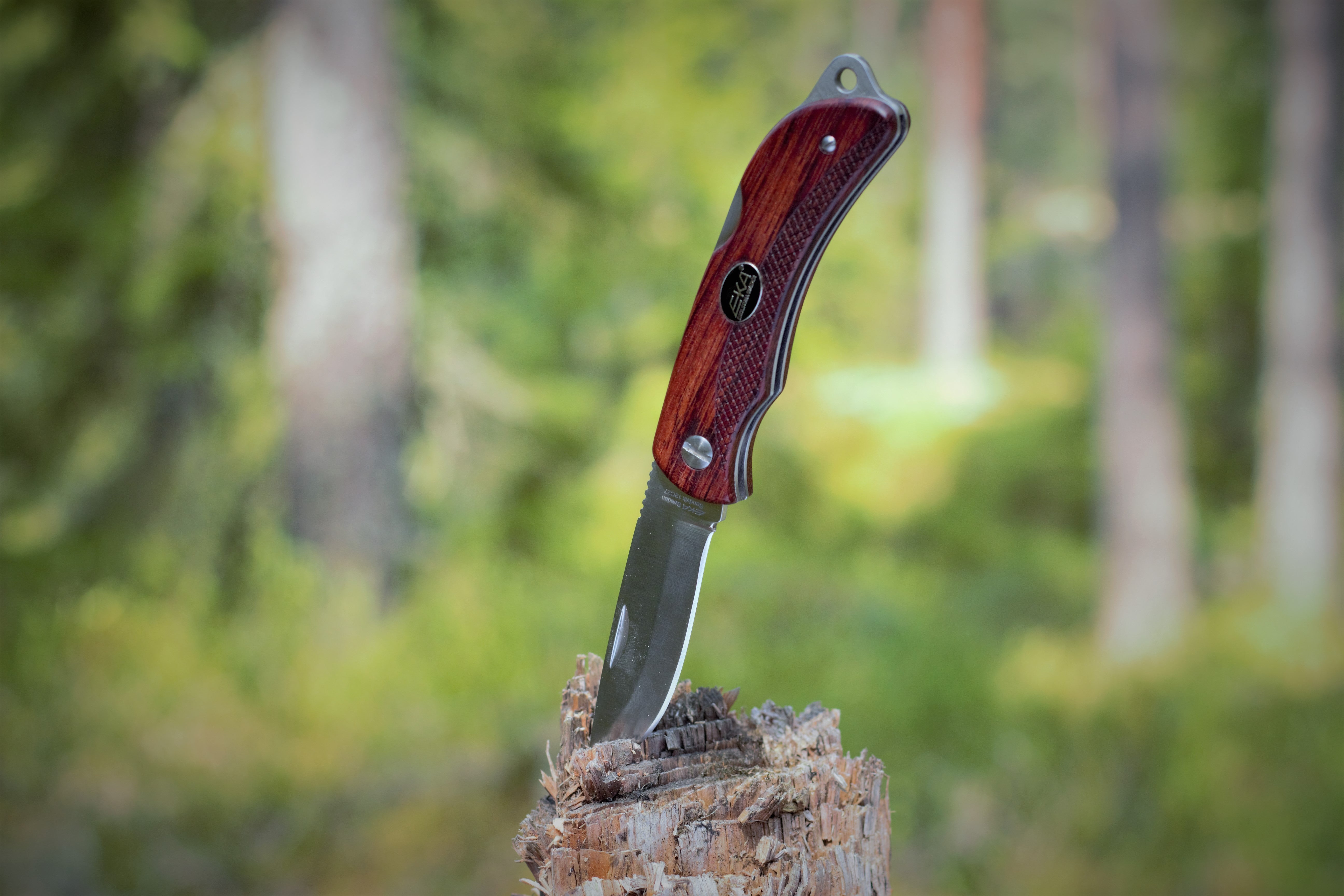 EKA Swede 8 Wood Klappmesser mit robustem Bubingaholz Griff und Lederscheide