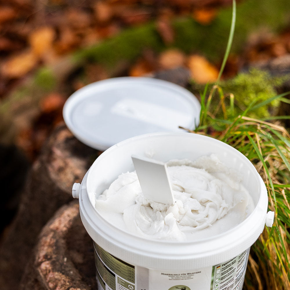 EUROHUNT Salzpaste Trüffel 2kg Eimer Mineralfutter für das Wildrevier