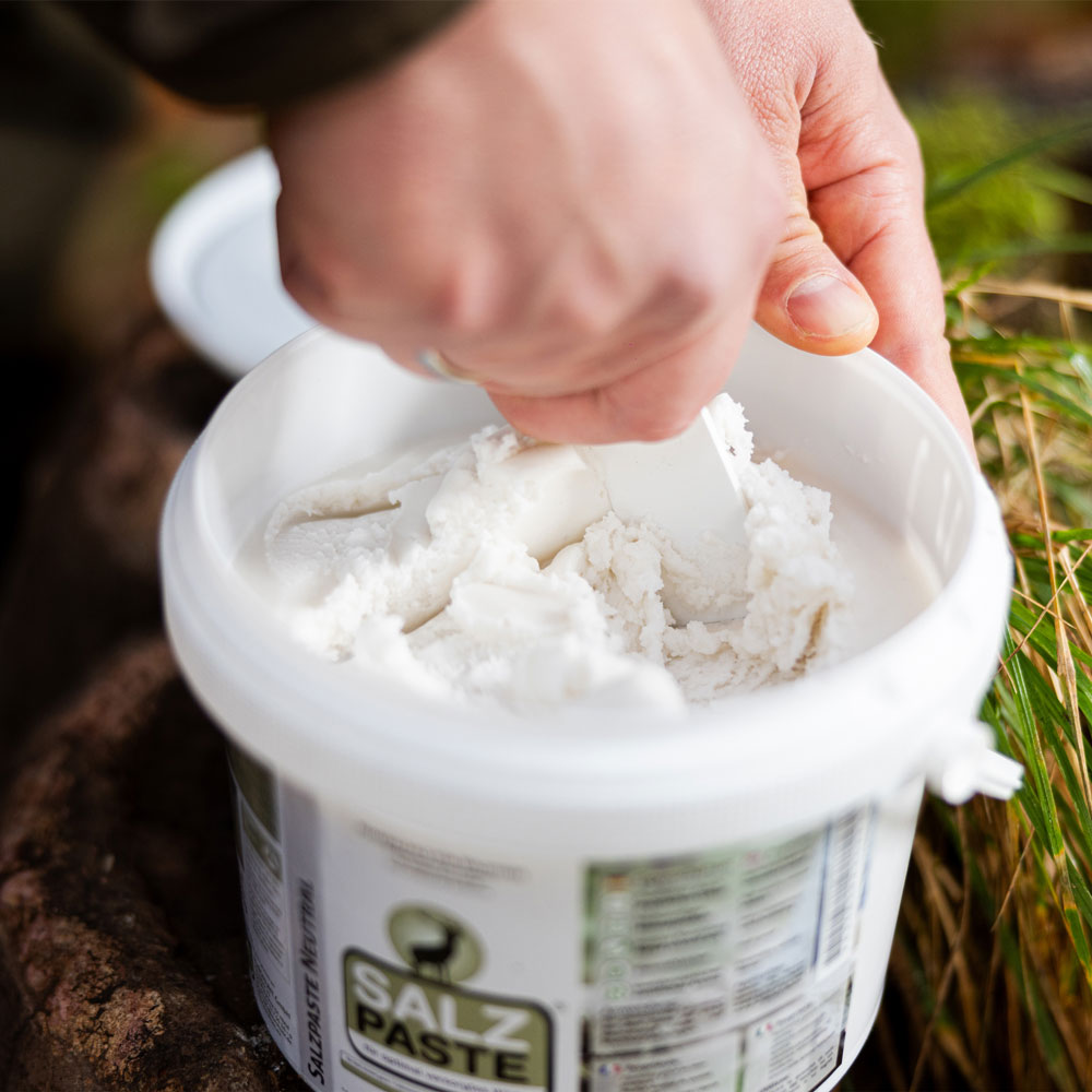 Eurohunt Deusa Salzpaste Neutral 2 kg Eimer Wildlockmittel für Reviere