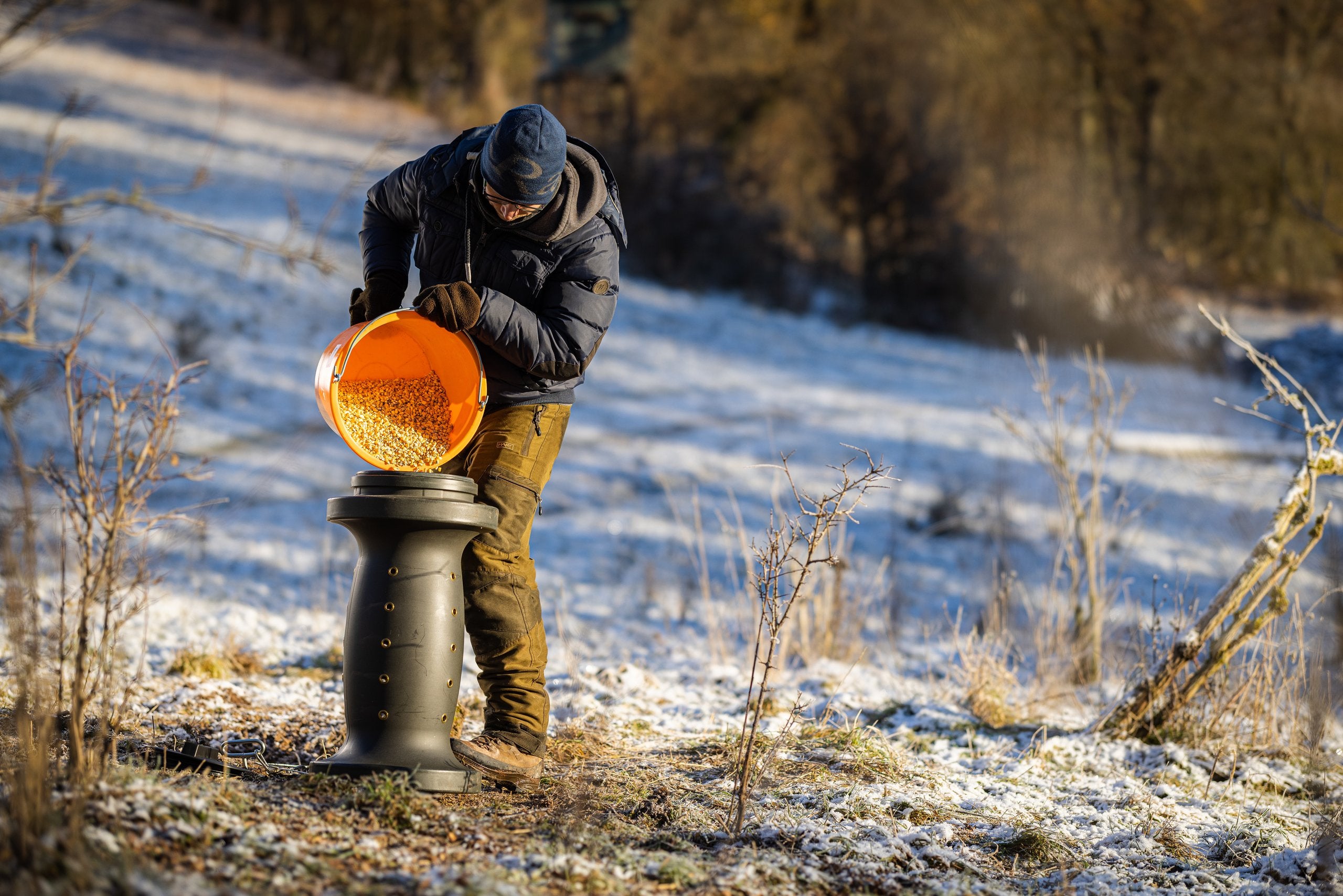 Eurohunt Robuste Wetterfeste Futtertrommel 2.0 für Effiziente Wildfütterung Jagdzubehör