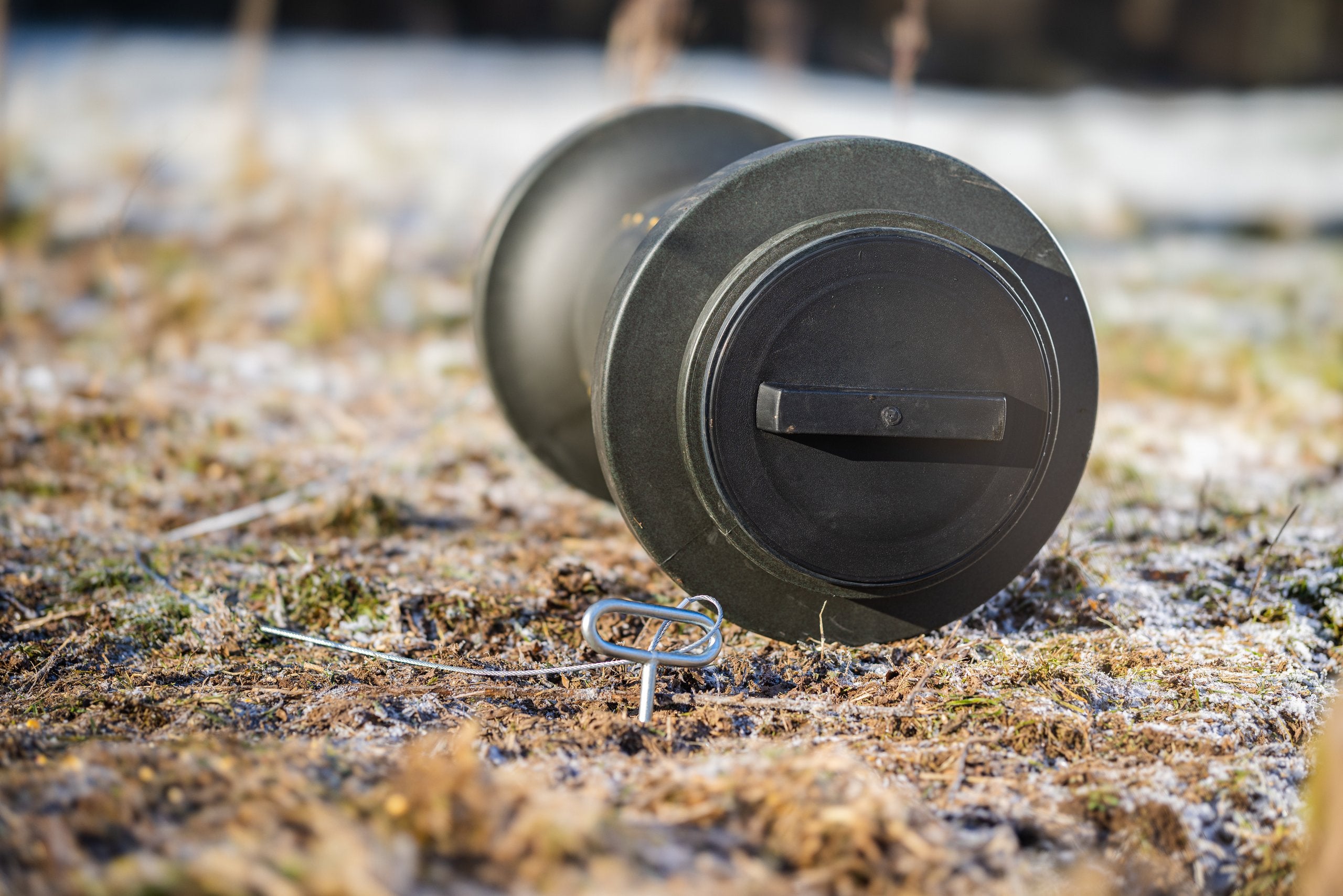 Eurohunt Robuste Wetterfeste Futtertrommel 2.0 für Effiziente Wildfütterung Jagdzubehör