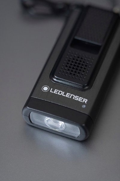 Ledlenser K6R Safety Schlüsselbundleuchte: Kompakt, 400 Lumen, USB-A aufladbar, mit Alarm