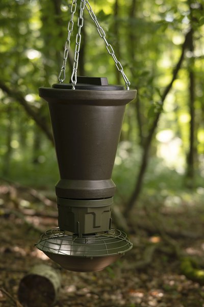 EUROHUNT Robuster 18kg Vorratsbehälter Futterautomat 2.0 – Effiziente Trichterform, Witterungsbeständig