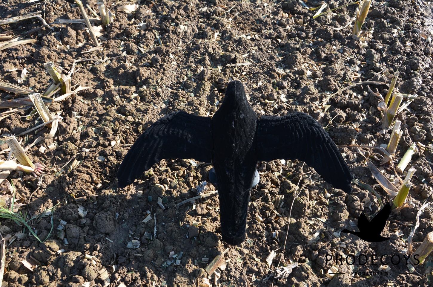 Realistische Beflockte Fliegende Lockkrähe mit Ständer für Effektive Krähenjagd