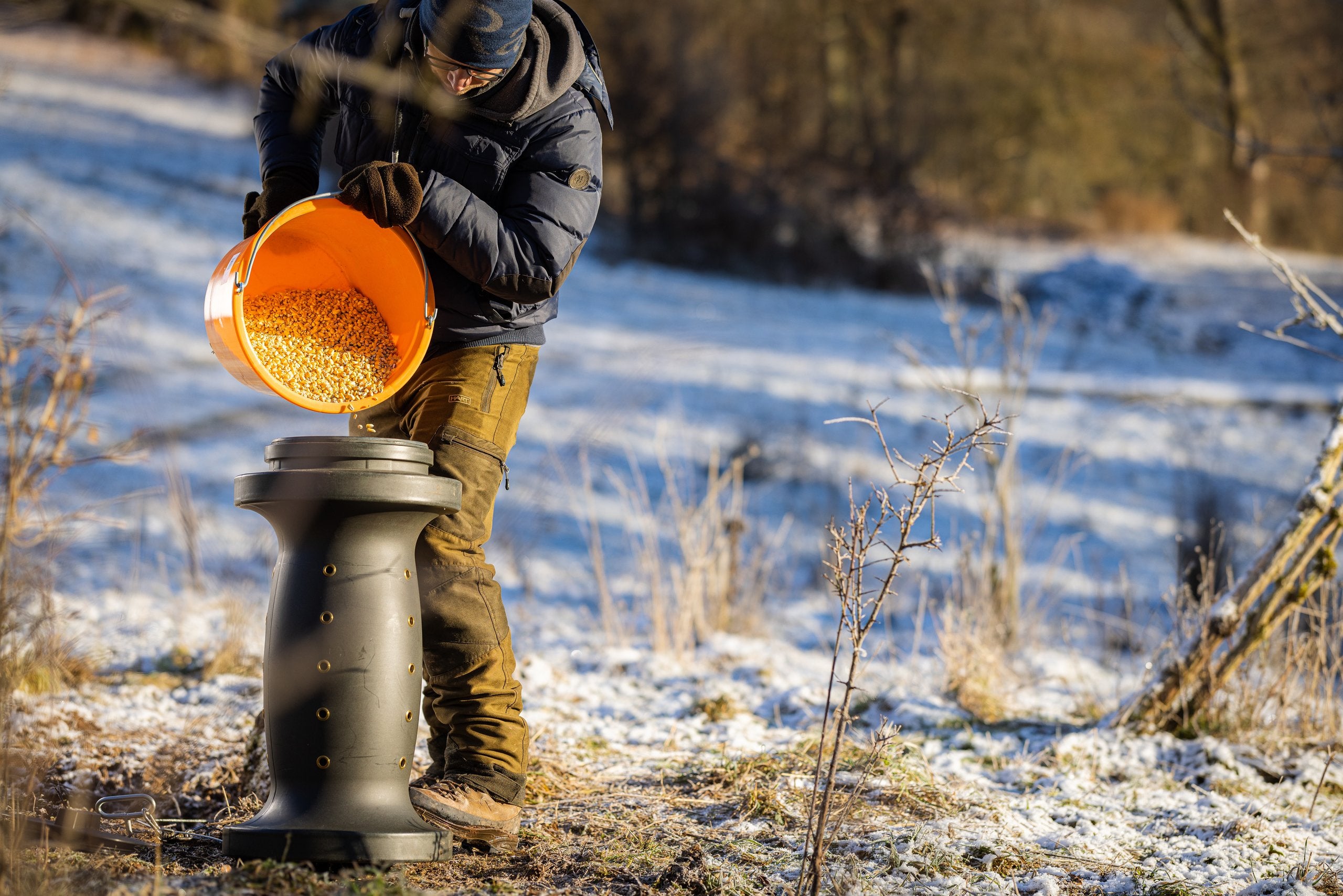 Eurohunt Robuste Wetterfeste Futtertrommel 2.0 für Effiziente Wildfütterung Jagdzubehör