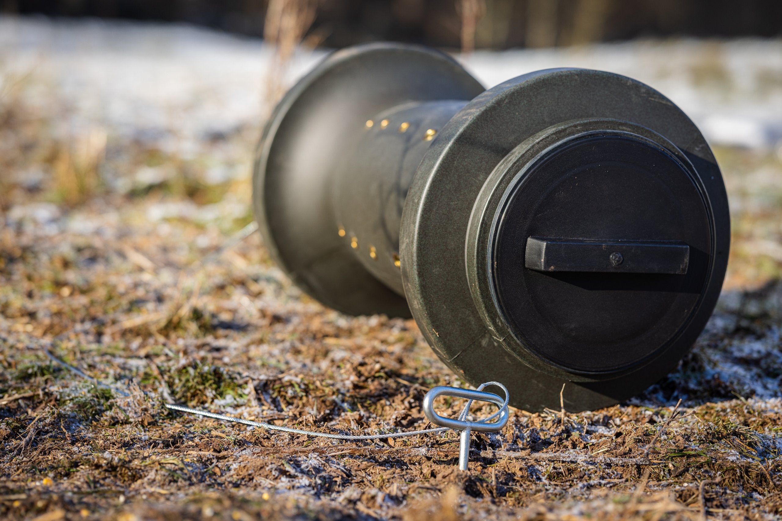 Eurohunt Robuste Wetterfeste Futtertrommel 2.0 für Effiziente Wildfütterung Jagdzubehör