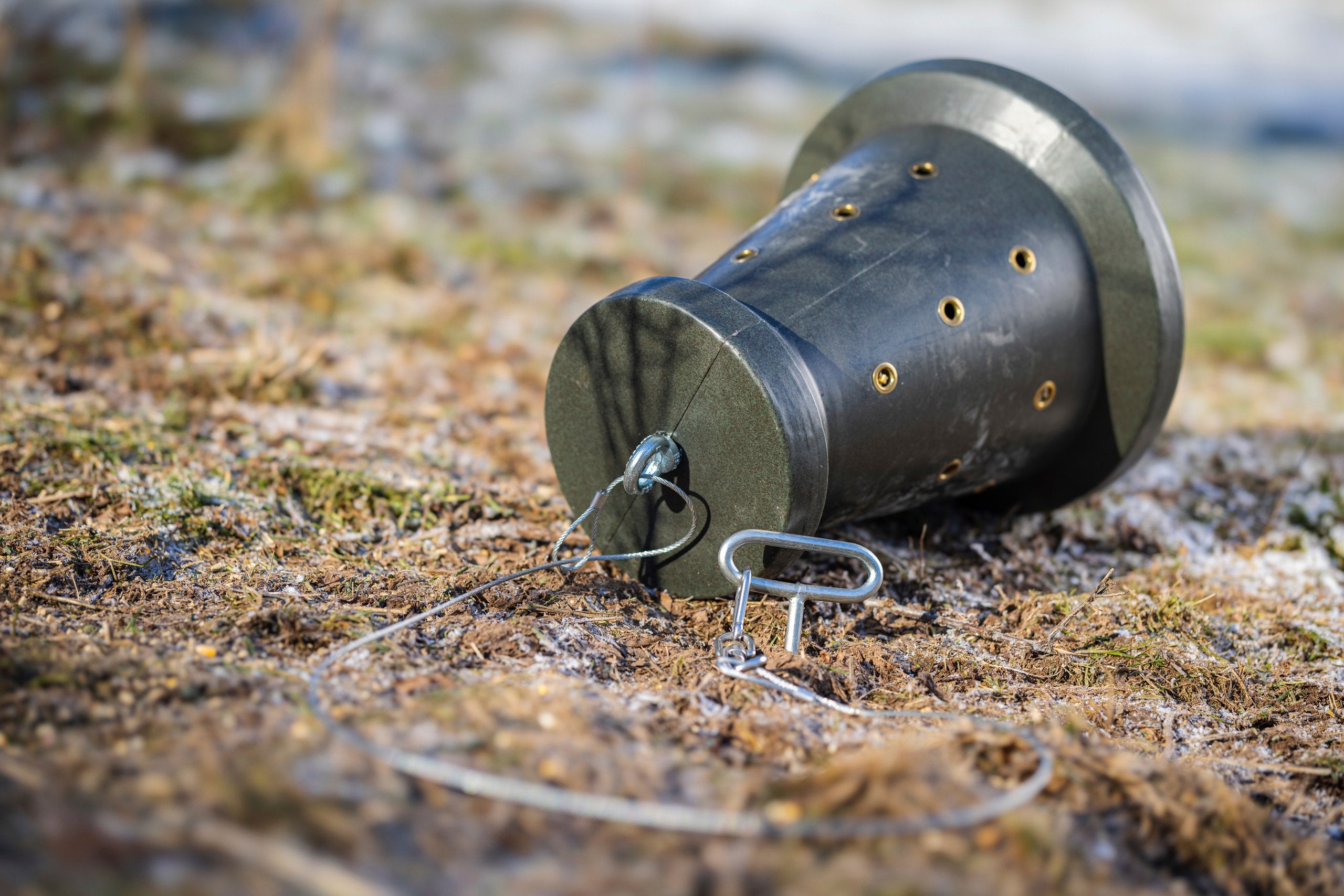 Eurohunt Futterkegel 2.0 Robuster Frostbeständiger Wildfutterspender für Schwarzwild 18kg