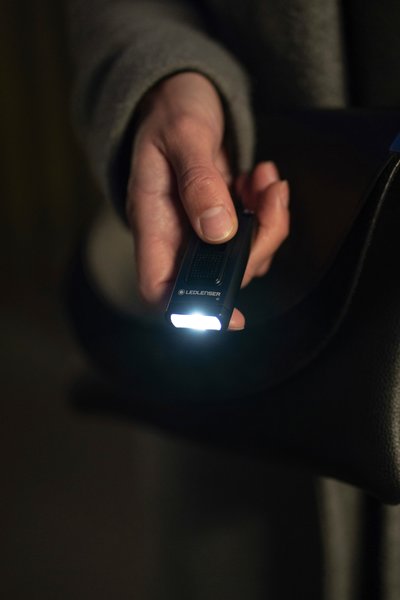 Ledlenser K6R Safety Schlüsselbundleuchte: Kompakt, 400 Lumen, USB-A aufladbar, mit Alarm