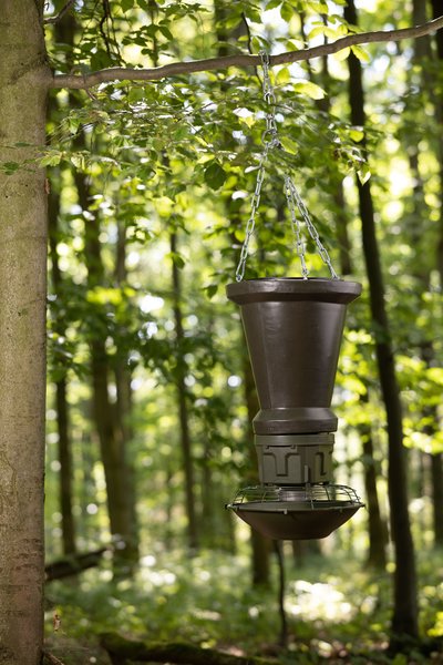 EUROHUNT Robuster 18kg Vorratsbehälter Futterautomat 2.0 – Effiziente Trichterform, Witterungsbeständig