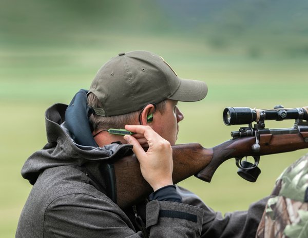 Isotunes Sport Advance Bluetooth Aktiver Gehörschutzstöpsel für Jagd Schießsport IP67