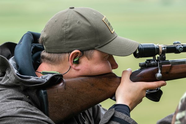 Isotunes Sport Advance Bluetooth Aktiver Gehörschutzstöpsel für Jagd Schießsport IP67