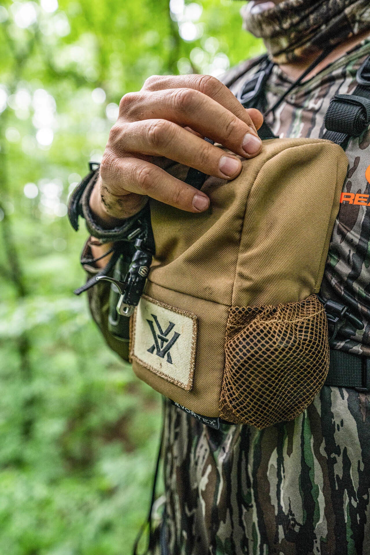 Vortex GlassPak Sport Fernglas-Tragesystem: Sicherer, schneller Zugriff für Outdoor-Abenteuer